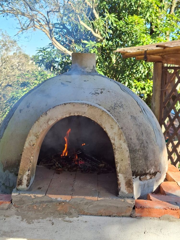 Primeira queima de teste, com fogo pequeno dentro do forno